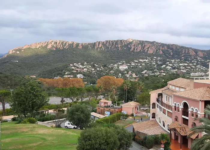 Huuummm C'est Là ! Beau T2 Cap Estèrel Village Avec Clim ! * Saint-Raphaël